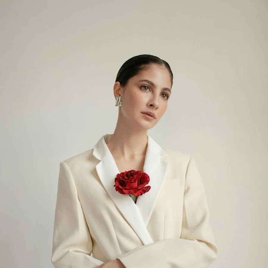 Woman wearing a white formal blazer